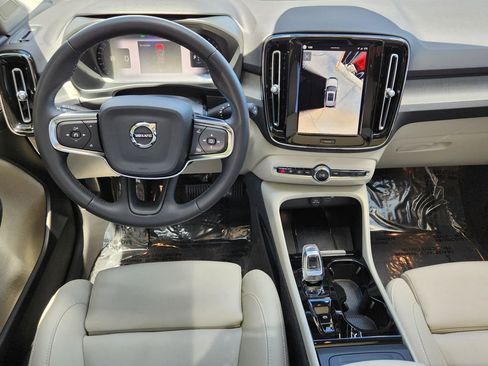 Used 2024 Volvo XC40 B5 Plus w/ Protection Package Premier AWD/4WD image 3