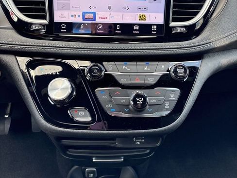 New 2026 Chrysler Pacifica Select image 19