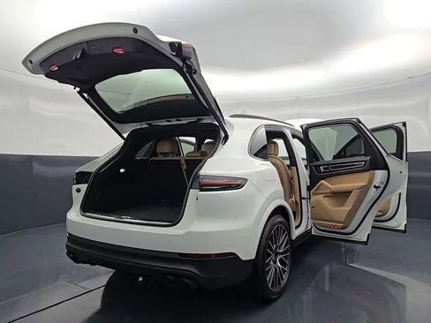 Used 2022 Porsche Cayenne AWD/4WD image 21