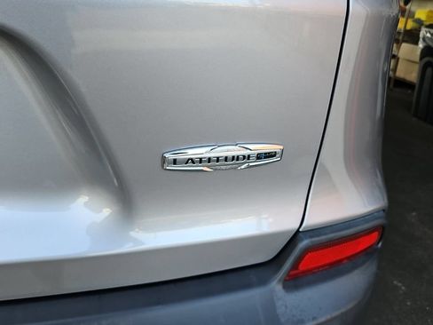 Used 2021 Jeep Cherokee Latitude Plus AWD/4WD image 30
