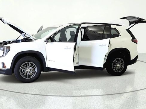 Used 2026 GMC Acadia Elevation FWD image 9