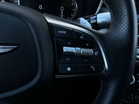Used 2025 Genesis G70 2.5T image 34