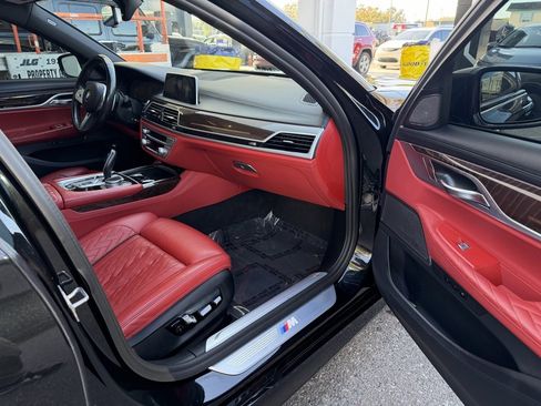 Used 2022 BMW 740i xDrive w/ M Sport Package image 29