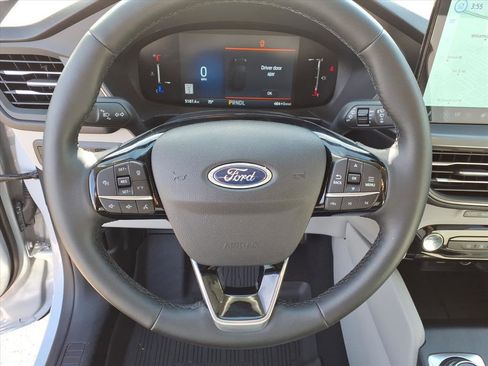 Used 2025 Ford Escape SE image 12