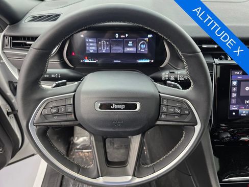 Used 2023 Jeep Grand Cherokee Altitude AWD/4WD image 18