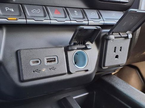 Used 2022 GMC Sierra 3500 Denali w/ Denali Ultimate Package image 9