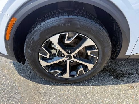 Certified 2025 Kia Sportage EX AWD/4WD image 16