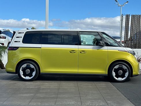 New 2025 Volkswagen ID. Buzz Pro S Plus image 4