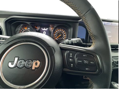 Used 2024 Jeep Wrangler Unlimited Sport AWD/4WD image 35