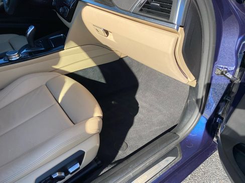 Used 2018 BMW 330i xDrive Sedan w/ Premium Package image 17