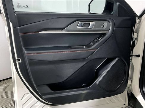 Used 2025 Ford Explorer ST-Line AWD/4WD image 18