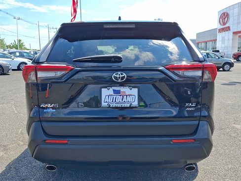 Used 2019 Toyota RAV4 XLE AWD/4WD image 6