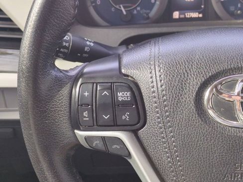 Used 2020 Toyota Sienna Limited image 26