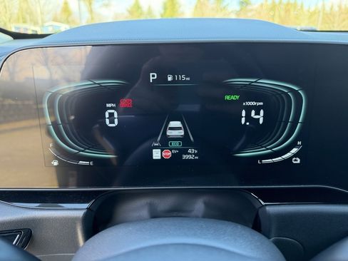 Used 2025 Kia Niro EX image 20