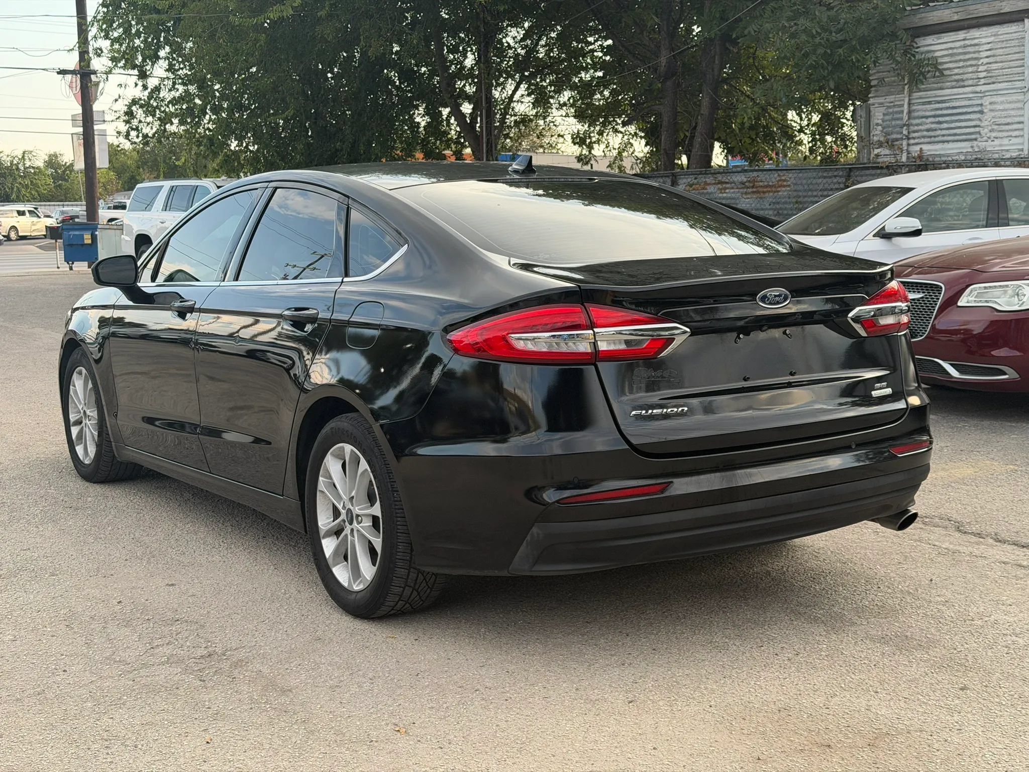 Used 2019 Ford Fusion SE FWD image 4