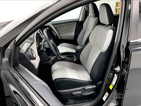 Used 2018 Toyota RAV4 XLE image 32