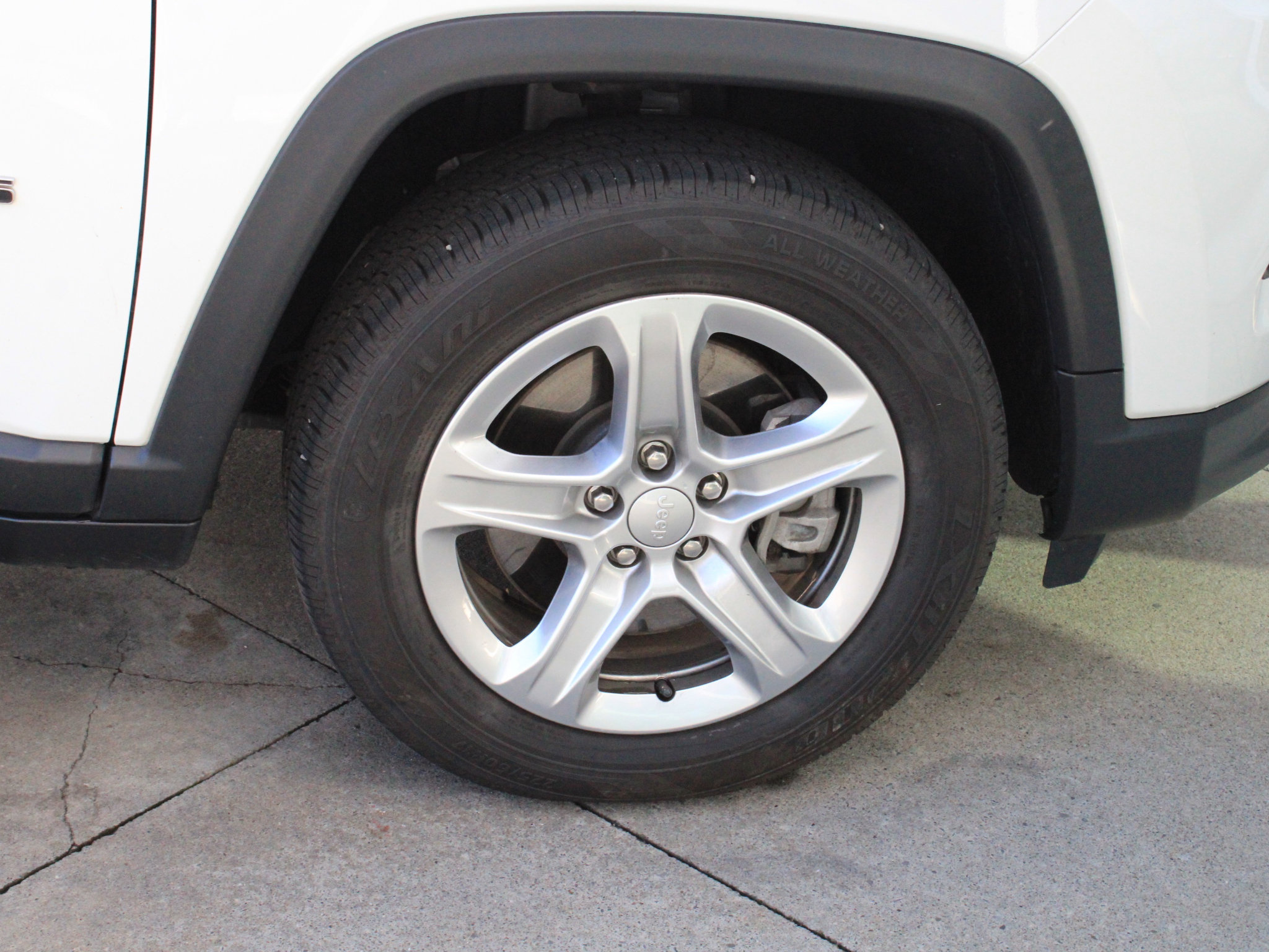 Used 2023 Jeep Compass Latitude w/ Convenience Group AWD/4WD image 13