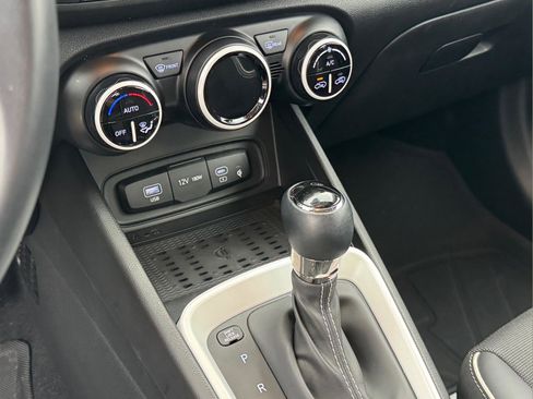 Certified 2024 Hyundai Venue Limited image 22