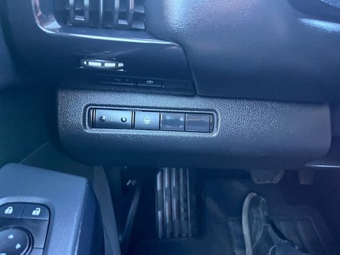 Used 2024 Nissan Pathfinder SV image 31