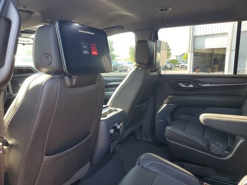 Used 2024 GMC Yukon XL Denali w/ Advanced Technology Package RWD image 9