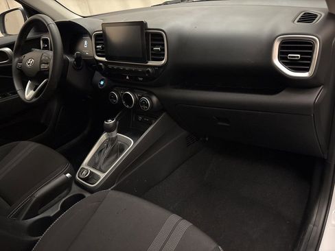 Certified 2025 Hyundai Venue SEL image 23