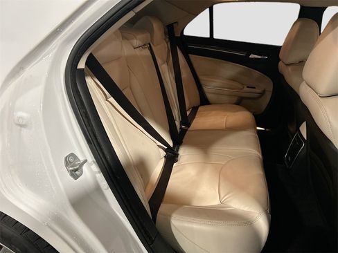 Used 2016 Chrysler 300 Limited image 26