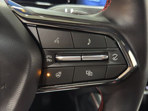 Used 2025 Chevrolet Traverse RS image 30