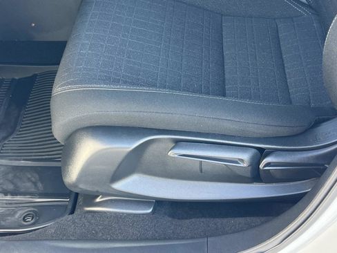 Certified 2025 Honda HR-V LX image 17