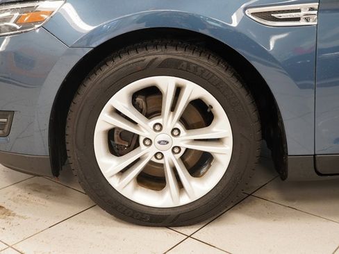 Used 2018 Ford Taurus SEL image 15