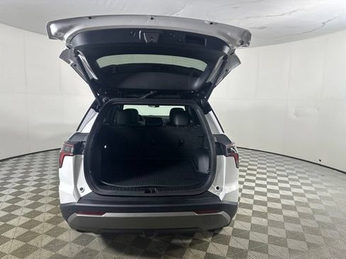 Used 2025 Chevrolet Equinox LT w/ Convenience Package II AWD/4WD image 9