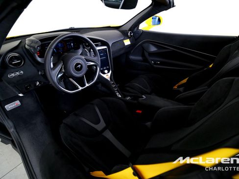 New 2026 McLaren 750S Spider RWD image 14