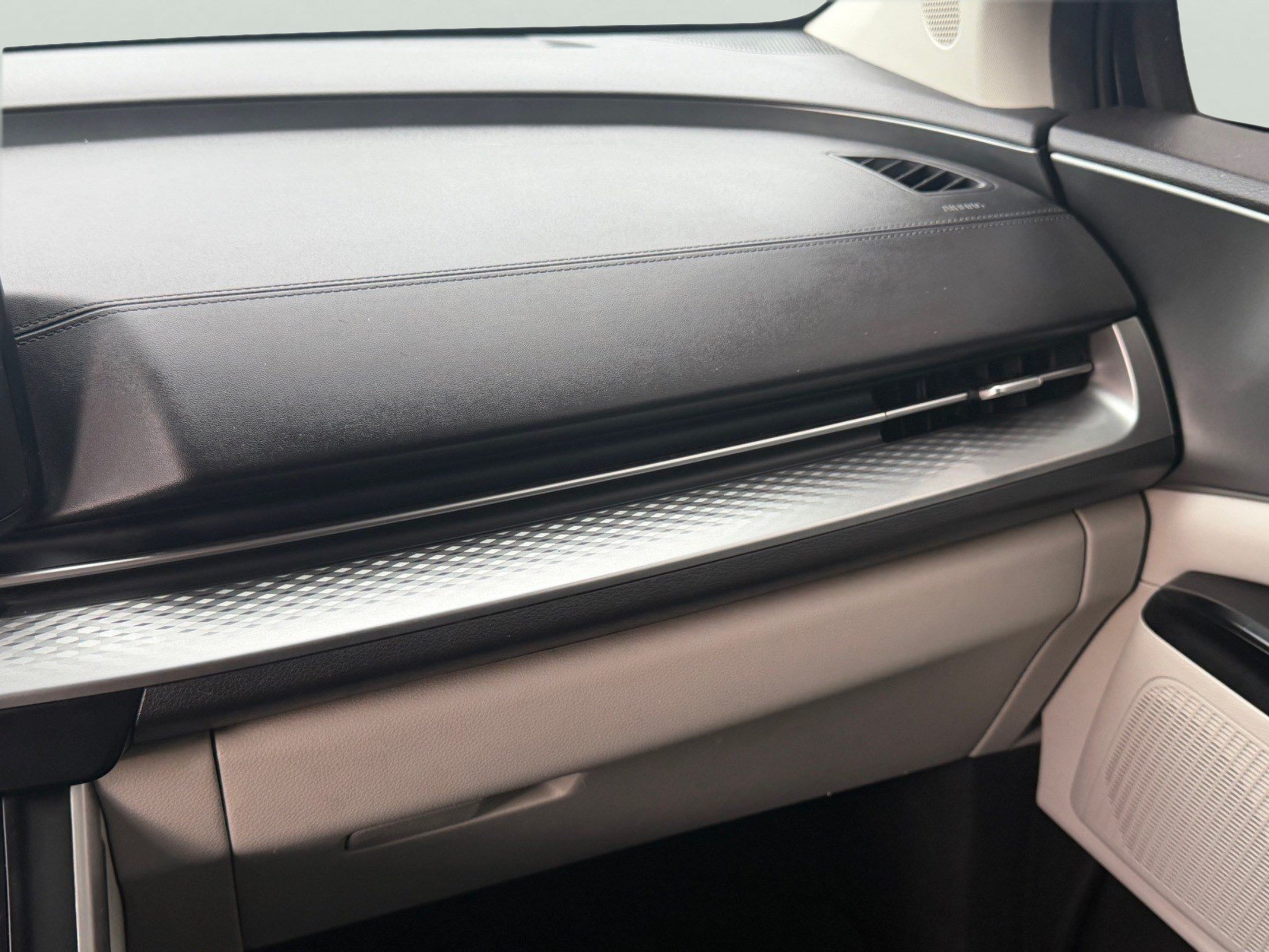 Used 2022 Kia Carnival LX FWD image 42