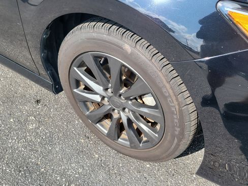 Used 2020 Toyota Camry LE image 10