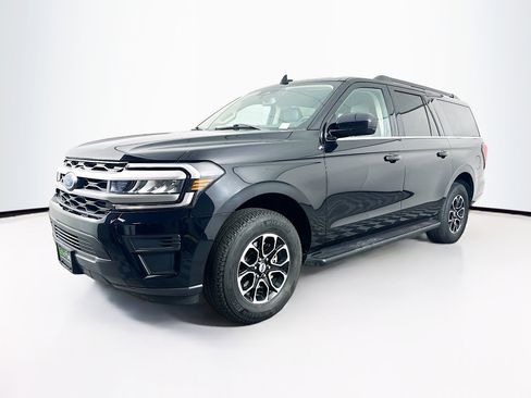 Used 2024 Ford Expedition Max XLT image 3