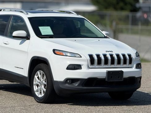 Used 2016 Jeep Cherokee Latitude w/ Comfort/Convenience Group AWD/4WD image 15