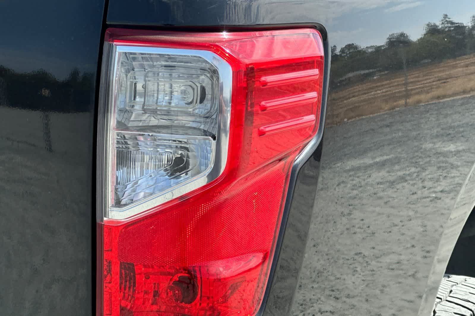Used 2016 Nissan Titan SV AWD/4WD image 13