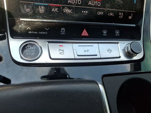 Used 2024 Audi Q8 Prestige w/ Prestige Package AWD/4WD image 16
