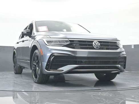 Used 2022 Volkswagen Tiguan SE R-Line image 70