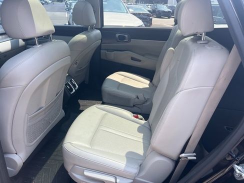 Used 2022 Kia Sorento EX w/ Panoramic Sunroof Package image 24