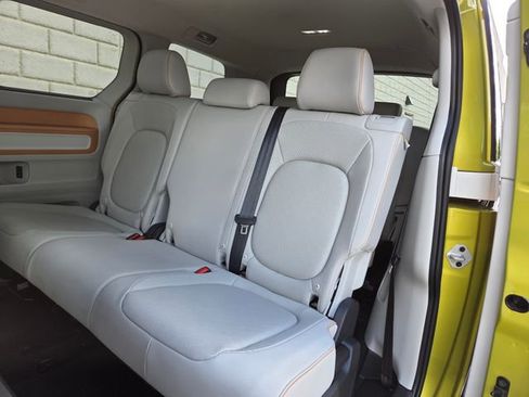Used 2025 Volkswagen ID. Buzz 1st Edition RWD image 23