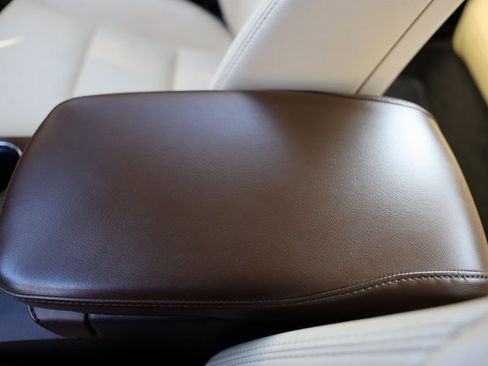 Used 2016 Toyota Avalon Limited image 30