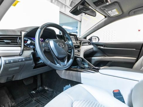 Used 2022 Toyota Camry SE w/ Carpet Mat Package (TMS) AWD/4WD image 4