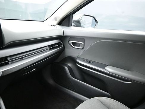 Used 2025 Kia K4 LXS image 32