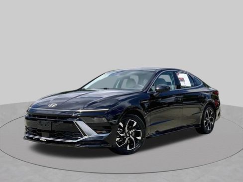 Used 2025 Hyundai Sonata SEL FWD image 2