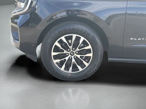 Used 2025 Ford Expedition Platinum image 21