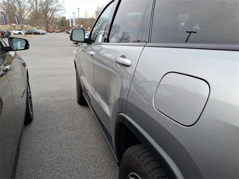 Used 2019 Jeep Grand Cherokee Trailhawk w/ Trailhawk Luxury Group image 11