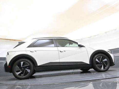 New 2025 Hyundai Ioniq 5 SEL image 41