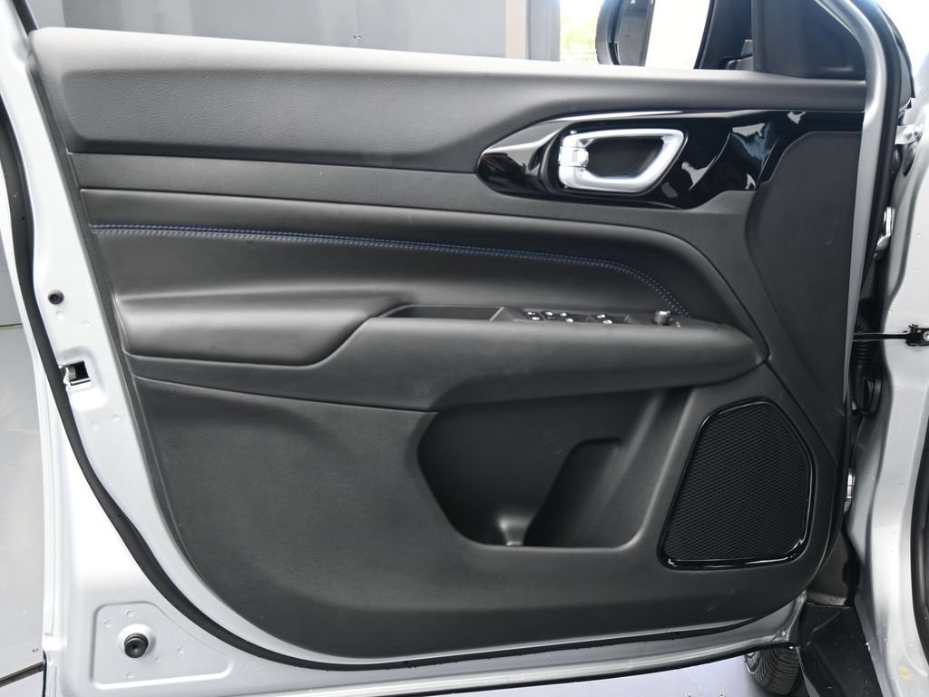 New 2026 Jeep Compass Latitude AWD/4WD image 22