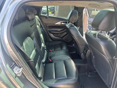 Used 2018 INFINITI QX30 Premium w/ Navigation Package image 12