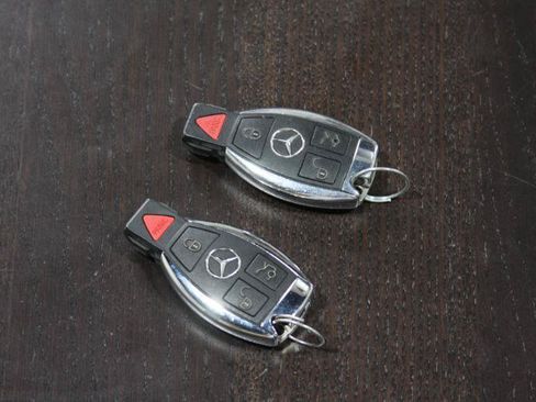 Used 2011 Mercedes-Benz C 300 4MATIC Sedan image 2